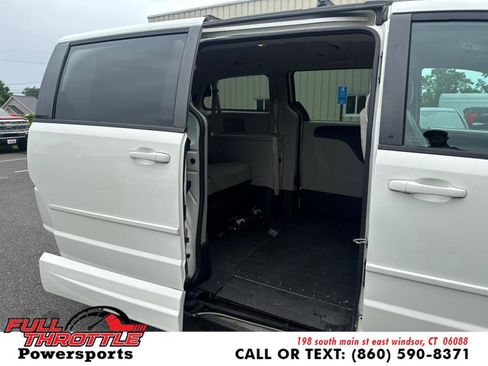 Used 2012 Dodge Grand Caravan SXT image 15