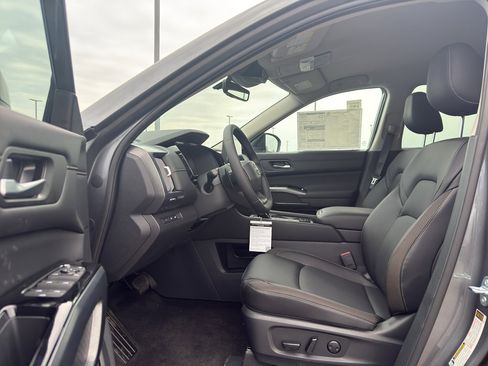 New 2026 Nissan Pathfinder SL image 11