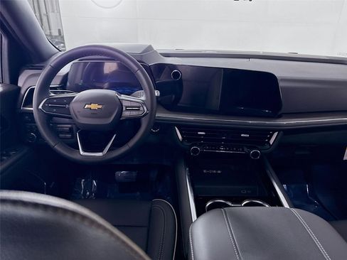 New 2026 Chevrolet Suburban Premier image 2