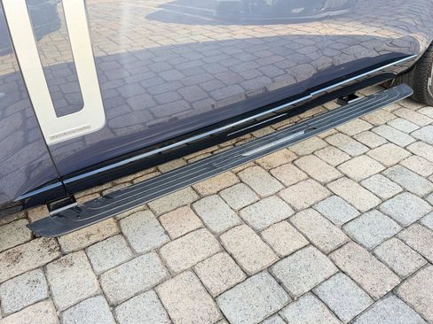 Used 2024 Land Rover Range Rover Long Wheelbase Autobiography image 19