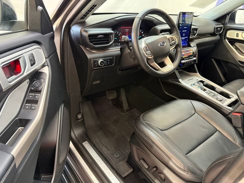 Used 2023 Ford Explorer Limited w/ Limited Technology Package image 11