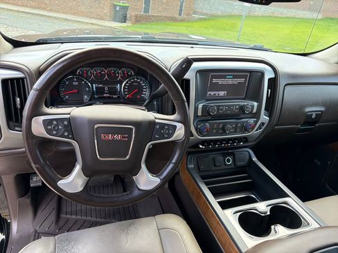 Used 2018 GMC Sierra 1500 SLT AWD/4WD image 28