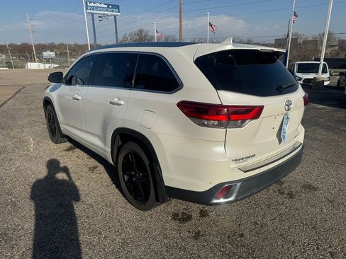 Used 2017 Toyota Highlander Limited Platinum image 4