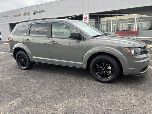 Used 2020 Dodge Journey SE w/ Blacktop Package FWD image 1