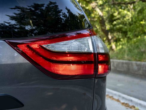 Used 2019 Toyota Sienna L FWD image 13