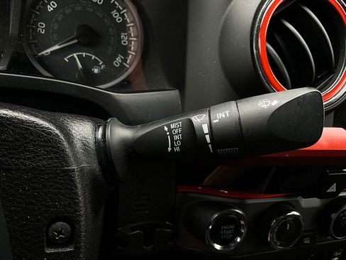 Used 2016 Toyota Tacoma TRD Sport image 40