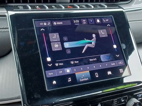 Used 2024 Jeep Grand Cherokee Laredo X w/ Luxury Tech Group I AWD/4WD image 17