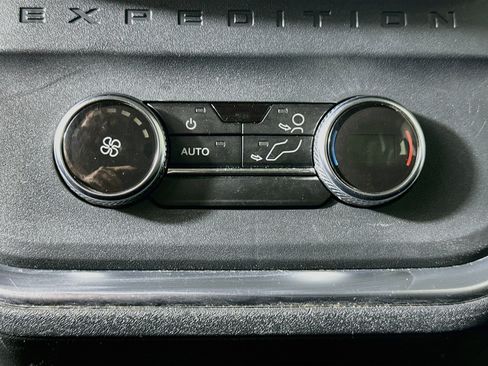 Used 2025 Ford Expedition Active AWD/4WD image 28