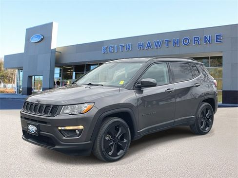 Used 2021 Jeep Compass Latitude image 3