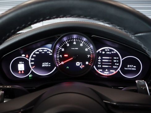 Certified 2022 Porsche Panamera image 14