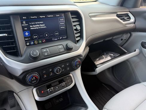 Used 2022 GMC Acadia SLT w/ Technology Package image 15