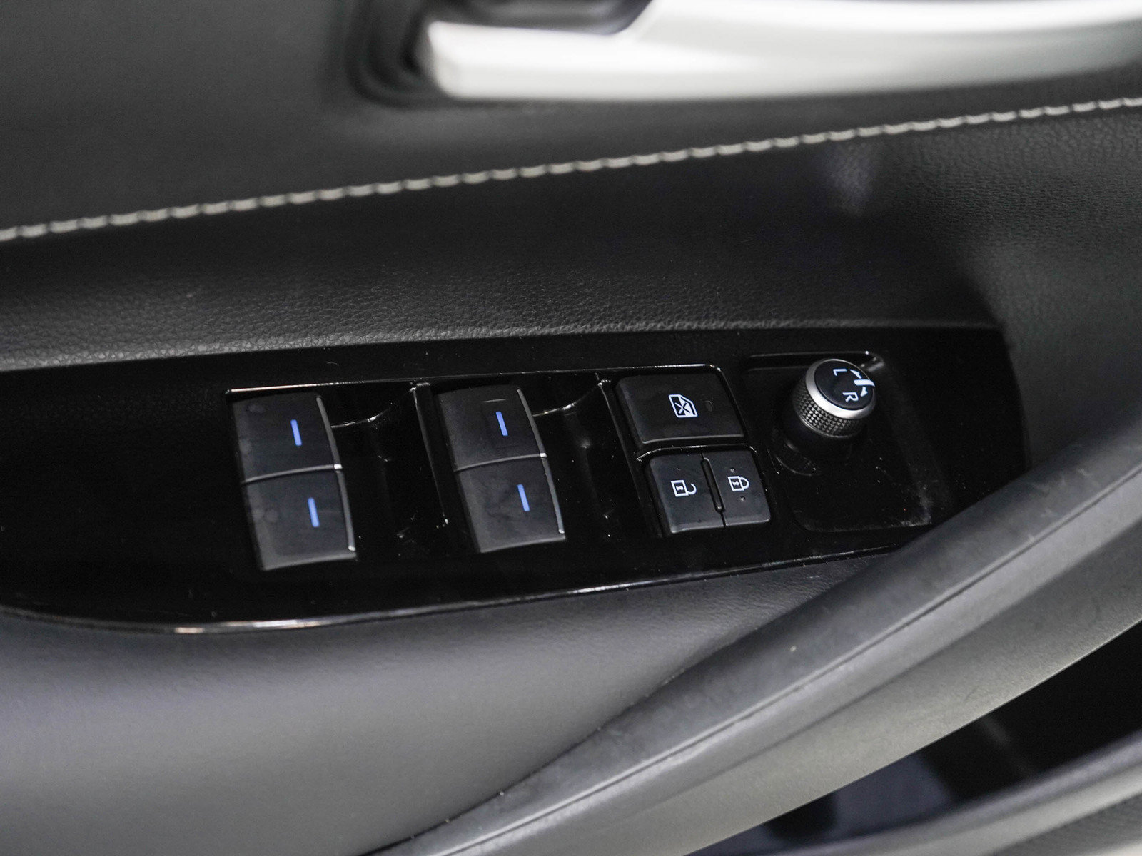 Used 2019 Toyota Corolla SE FWD image 20