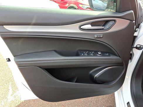 Used 2023 Alfa Romeo Stelvio Veloce image 12