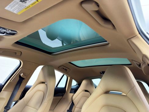 Used 2021 Porsche Panamera 4S image 12