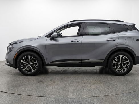 Used 2025 Kia Sportage LX image 5
