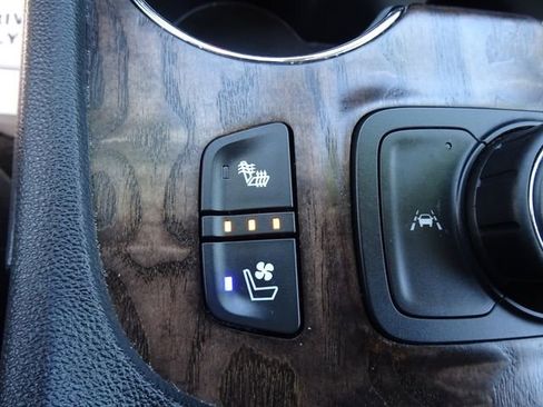 Used 2020 GMC Acadia Denali w/ Technology Package FWD image 28