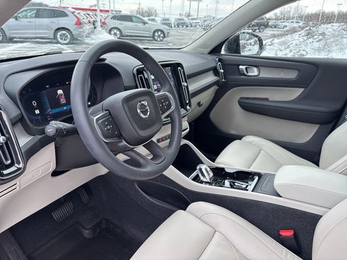 Used 2023 Volvo XC40 B5 Plus w/ Protection Package Premier image 16
