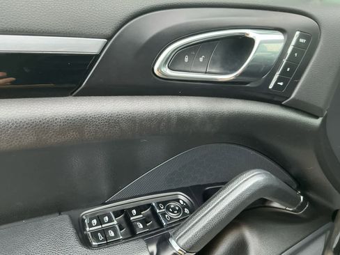 Used 2017 Porsche Cayenne S image 18
