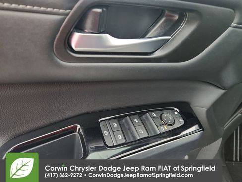 Used 2025 Nissan Pathfinder SL image 20