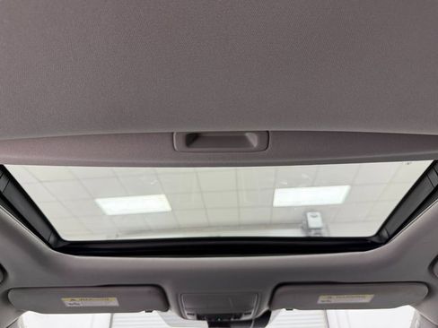 Used 2018 Acura TLX w/ Technology Package image 34