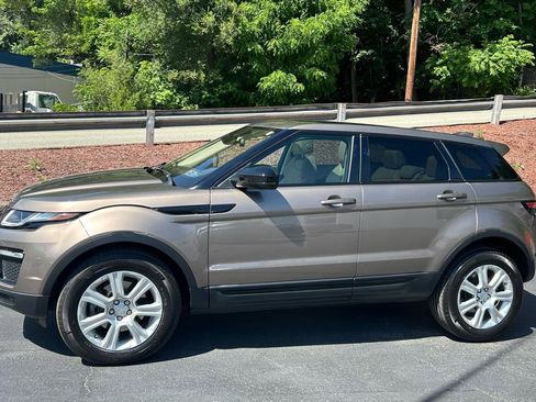 Used 2018 Land Rover Range Rover Evoque SE AWD/4WD image 2