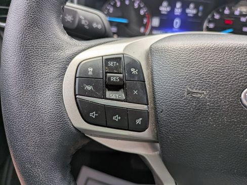 Used 2023 Ford Explorer XLT w/ Equipment Group 202A RWD image 17