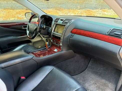 Used 2007 Lexus LS 460 RWD image 31