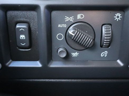 Used 2005 HUMMER H2 SUT w/ Preferred Equipment Group image 28