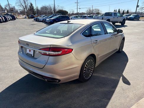 Used 2017 Ford Fusion SE FWD image 5