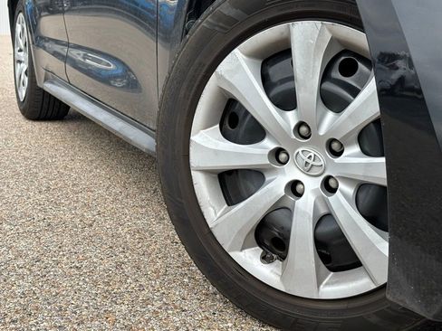 Used 2021 Toyota Corolla LE image 2