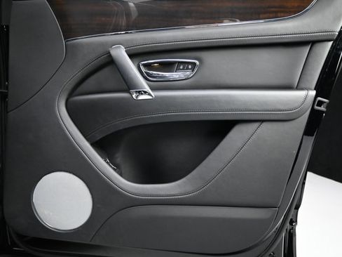 Used 2019 Bentley Bentayga image 59