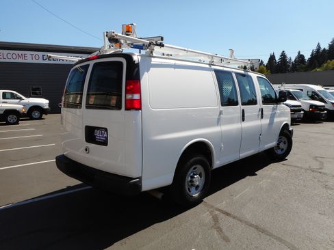 Used 2016 Chevrolet Express 2500 RWD image 6