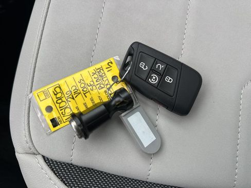 New 2026 Volkswagen Taos SE image 31