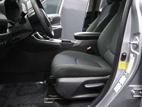 Used 2022 Toyota RAV4 LE AWD/4WD image 9