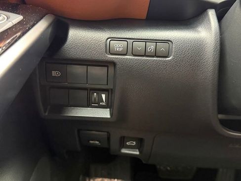 Certified 2025 Lexus IS 300 F Sport image 18