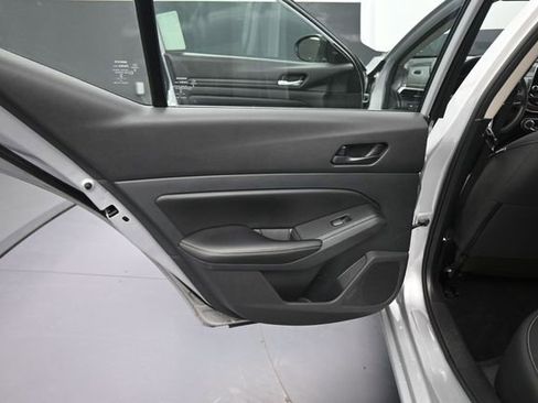 Used 2024 Nissan Altima 2.5 SV FWD image 24