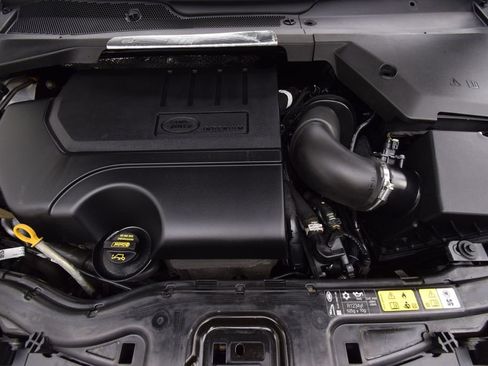 Used 2020 Land Rover Discovery Sport SE image 28