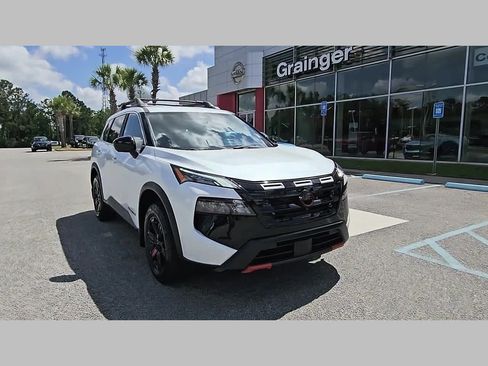 Used 2025 Nissan Rogue SV AWD/4WD image 19
