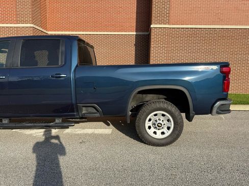 Used 2020 Chevrolet Silverado 2500 LT w/ Convenience Package AWD/4WD image 9