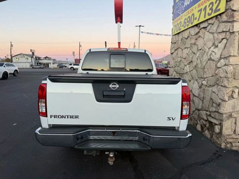 Used 2018 Nissan Frontier SV image 5