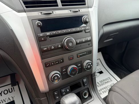 Used 2011 Chevrolet Traverse LT w/ Personal Connectivity Package FWD image 18