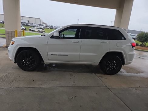 Used 2019 Jeep Grand Cherokee Altitude AWD/4WD image 3