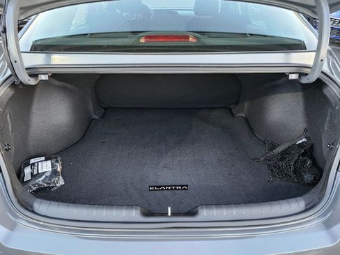 Certified 2025 Hyundai Elantra SE image 30