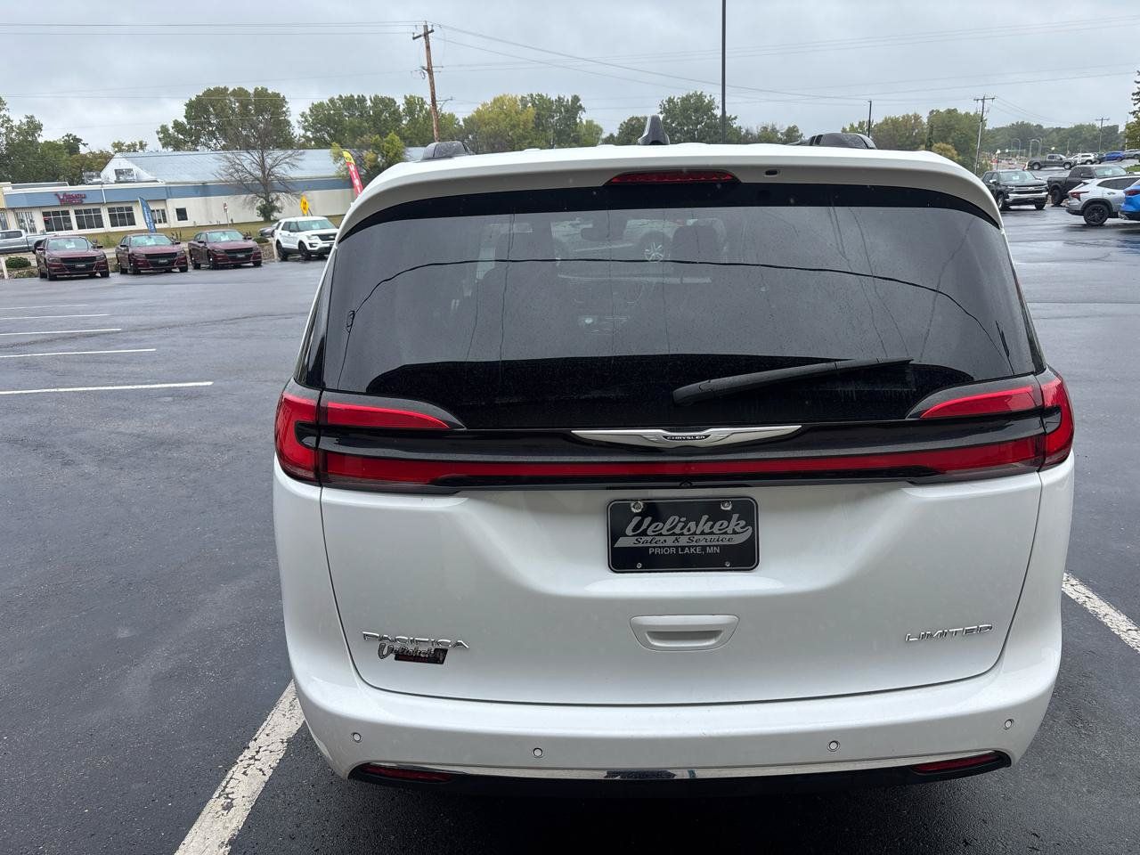 Used 2023 Chrysler Pacifica Limited FWD image 4