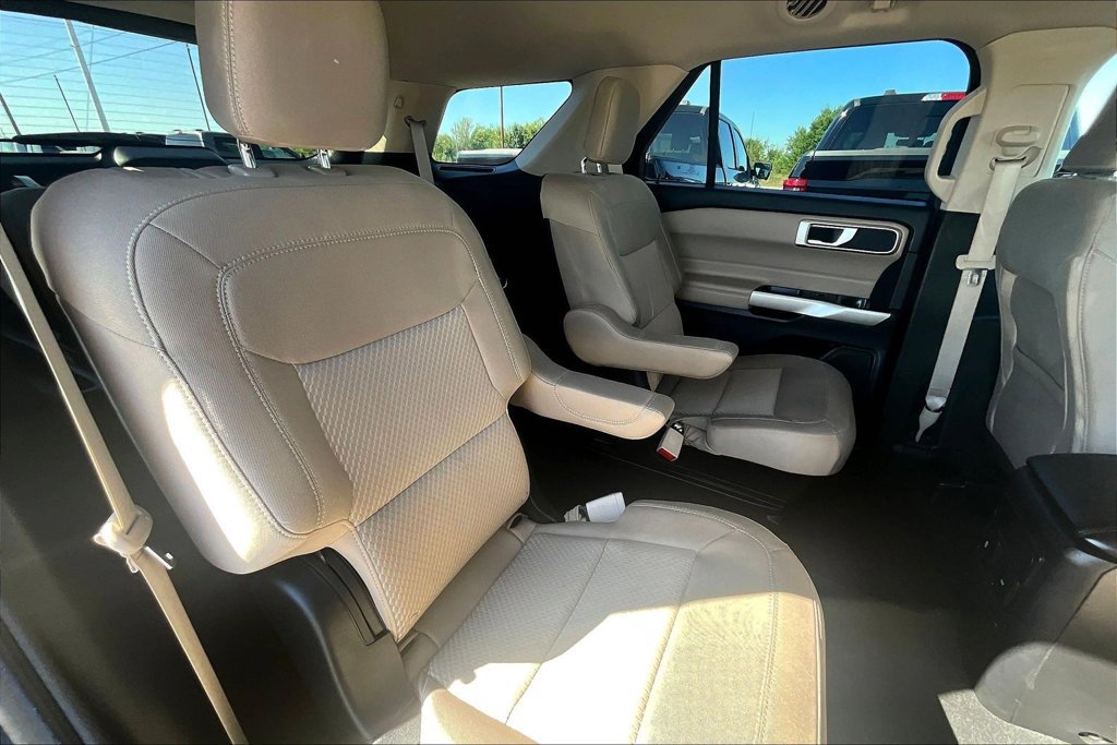 Used 2023 Ford Explorer XLT AWD/4WD image 28