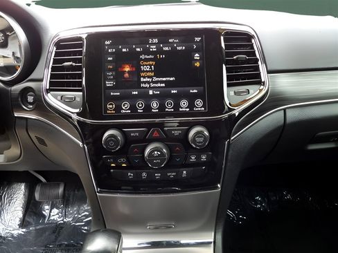 Used 2021 Jeep Grand Cherokee Limited image 22