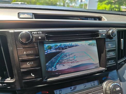 Used 2018 Toyota RAV4 LE AWD/4WD image 28
