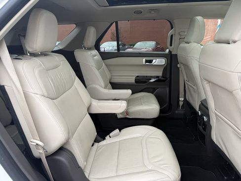 Used 2021 Ford Explorer Platinum w/ Equipment Group 601A image 39