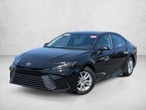Used 2025 Toyota Camry LE FWD image 1