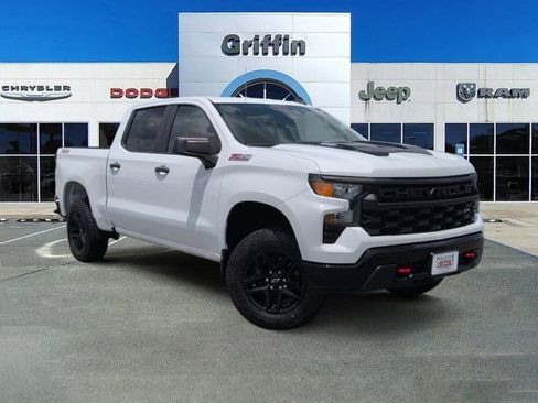 Used 2022 Chevrolet Silverado 1500 Custom Trail Boss AWD/4WD image 2
